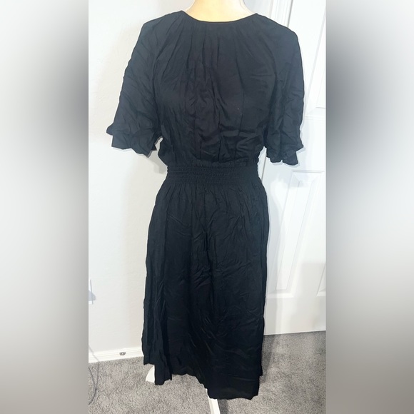 H&M Dresses & Skirts - $6 H&M BLACK DRESS SIZE SMALL. NEVER WORN. $6 WHEN BUNDLED WITH 3 Or More